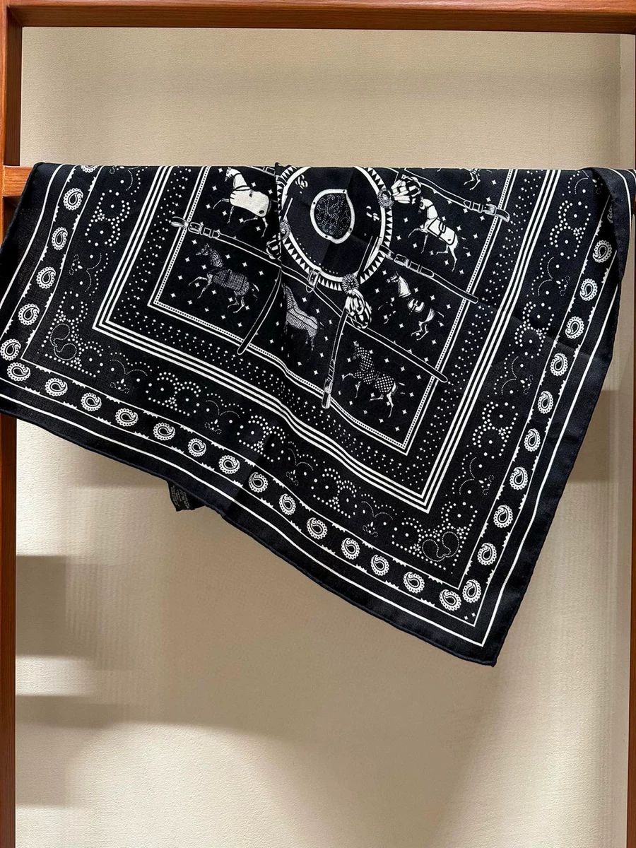 Luxury Bags Hong Kong - Sciarpa Nera Morbida di Lusso in