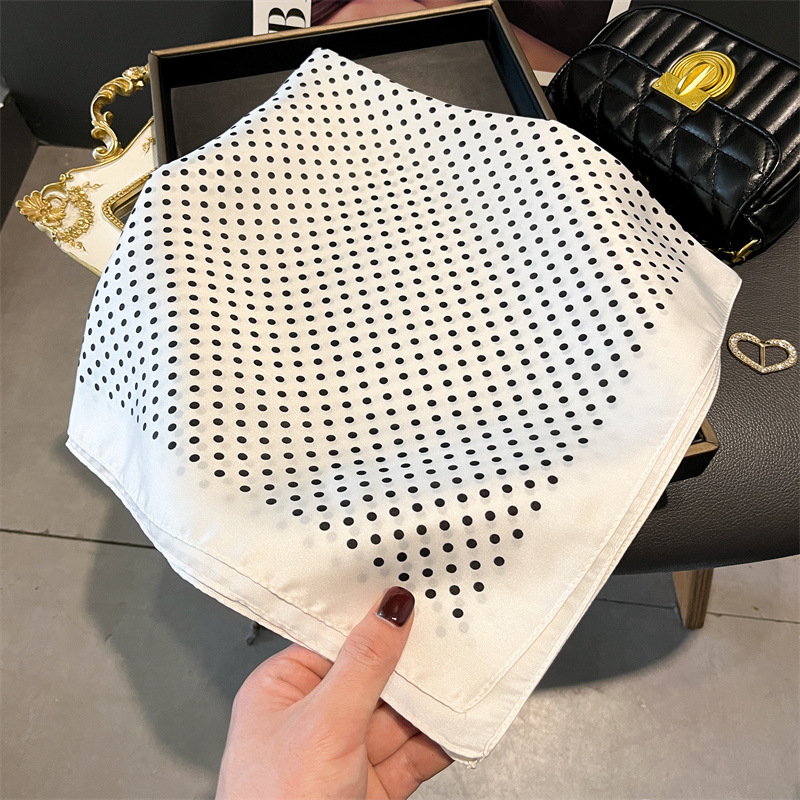 Sciarpe stampate nuove di luss - Luxury Bags Trending recensione e prezzo