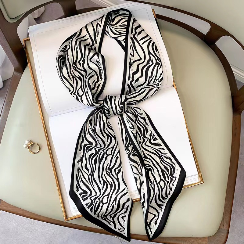 Foulard Quadrato di Lusso in S - Luxury Bags Trending recensione e prezzo
