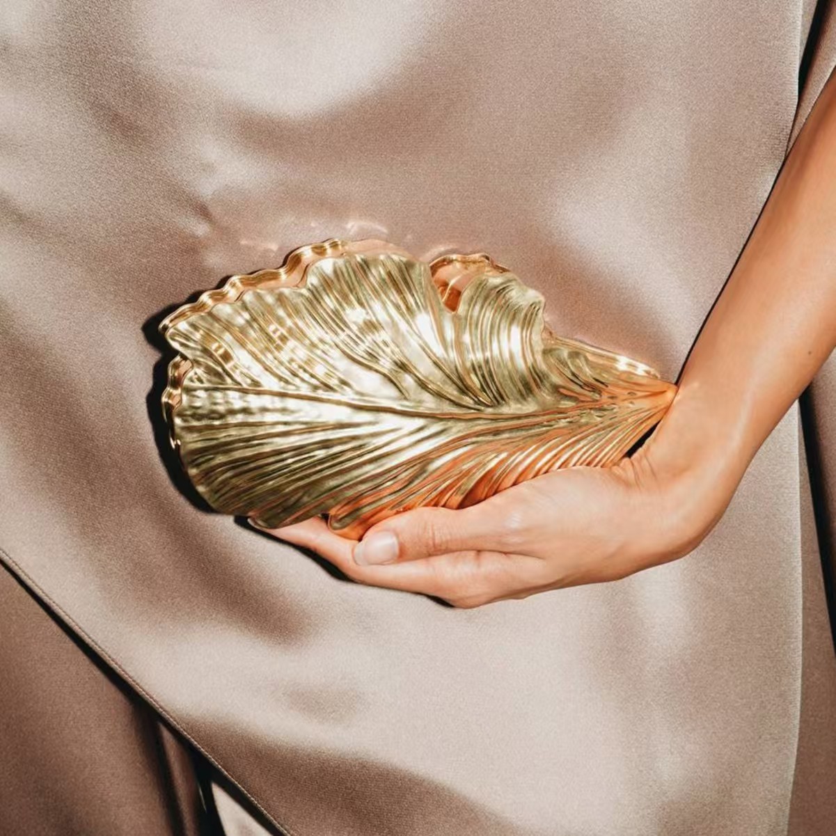 Elegante Borsa a Tracolla in A - Luxury Bags Gold recensione e prezzo