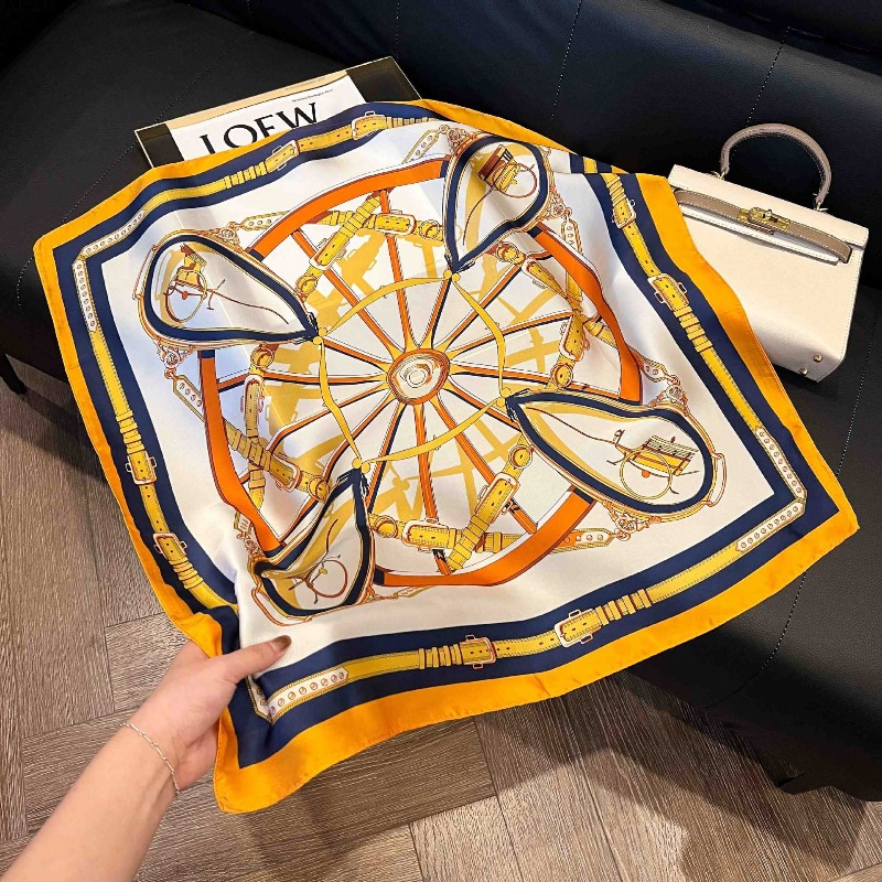 Foulard Quadrato Sottile in Se - Luxury Bags Trending recensione e prezzo