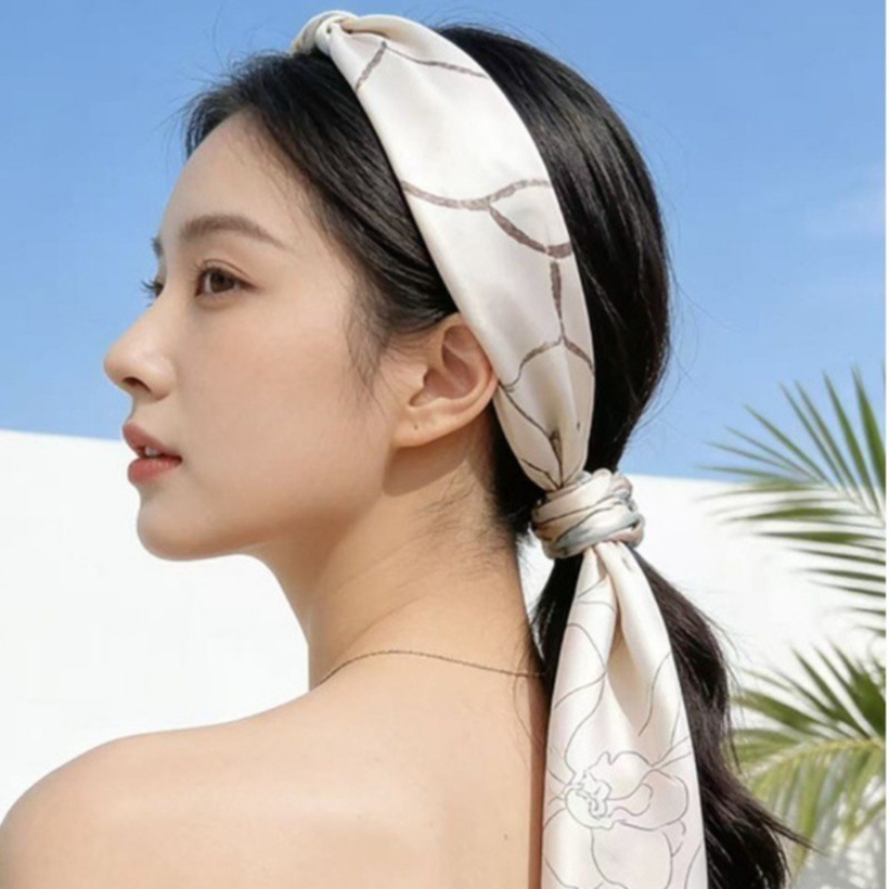 Foulard Quadrato di Lusso in S - Luxury Bags Trending recensione e prezzo