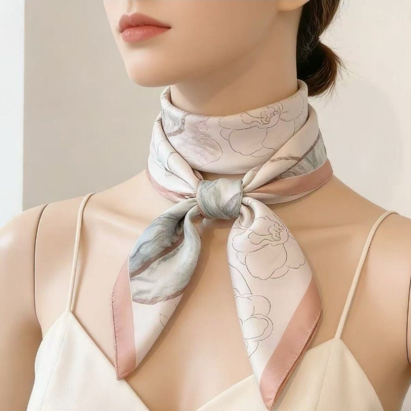 Foulard Quadrato di Lusso in S - Luxury Bags Trending recensione e prezzo